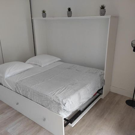 Fréjus Charmant Studio Lumineux Avec Piscine מראה חיצוני תמונה