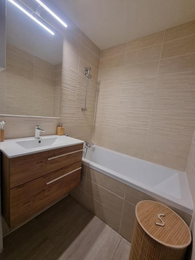 Fréjus Charmant Studio Lumineux Avec Piscine מראה חיצוני תמונה