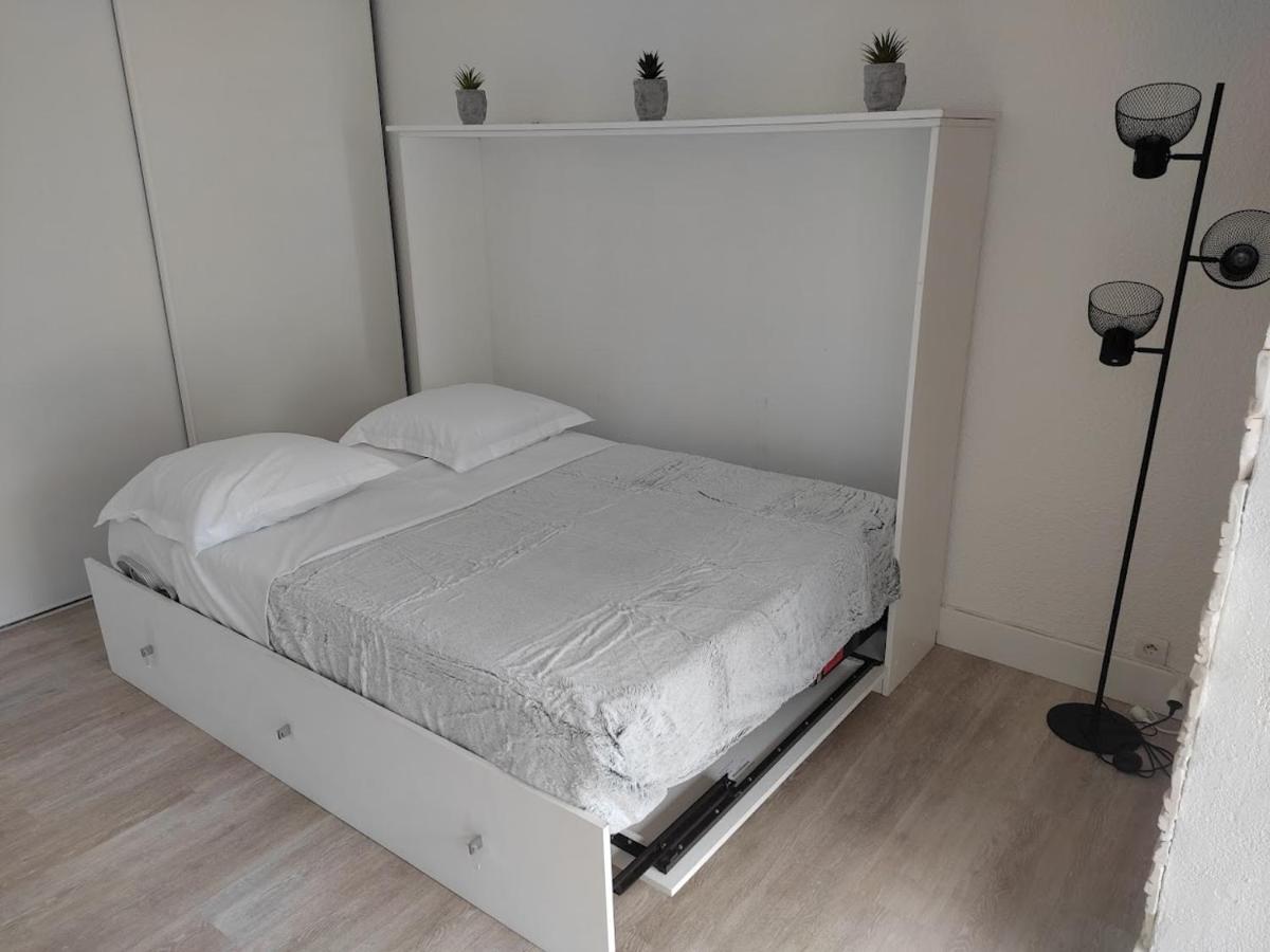 Fréjus Charmant Studio Lumineux Avec Piscine מראה חיצוני תמונה