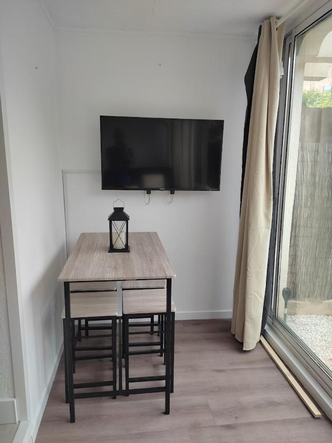 Fréjus Charmant Studio Lumineux Avec Piscine מראה חיצוני תמונה