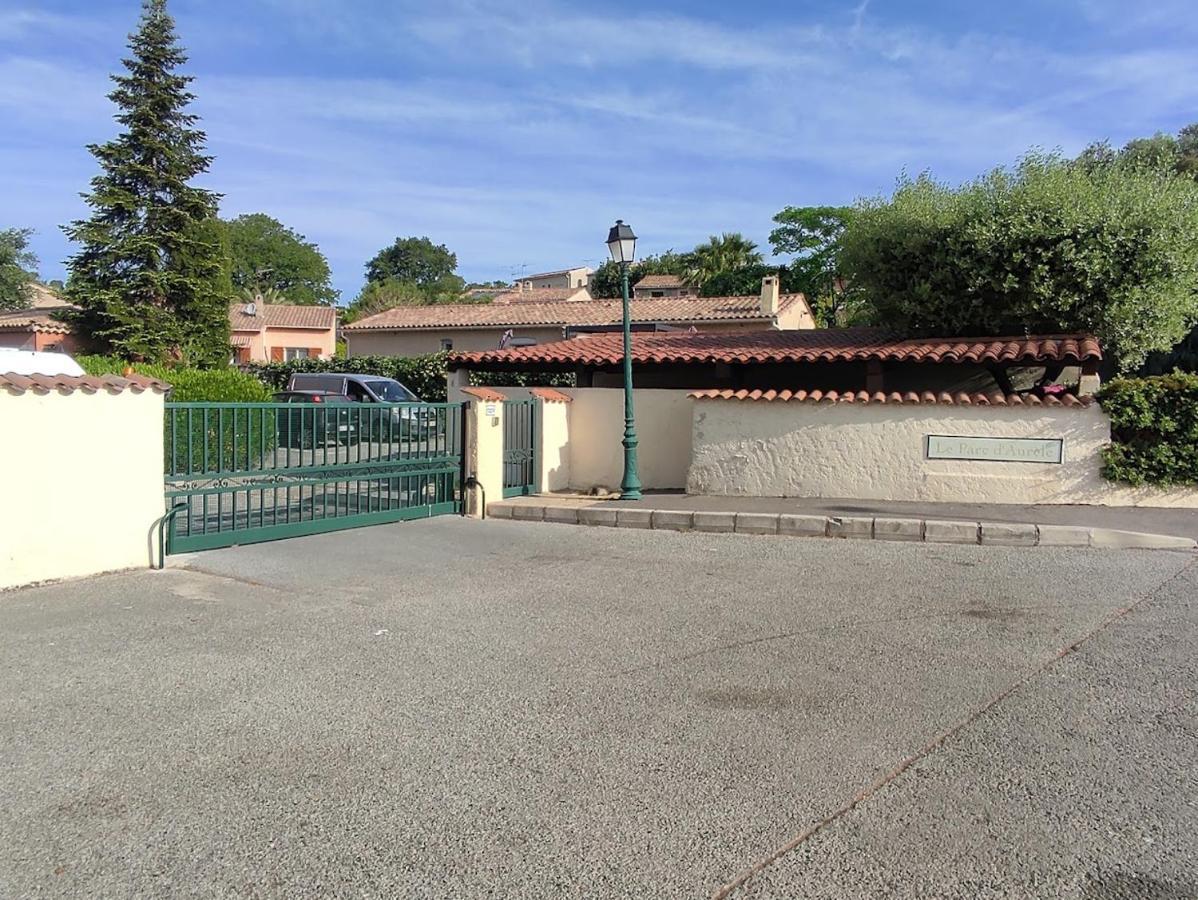 Fréjus Charmant Studio Lumineux Avec Piscine מראה חיצוני תמונה